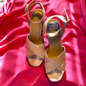 Mix No. 6 gorgeous tan platform strappy sandals never worn